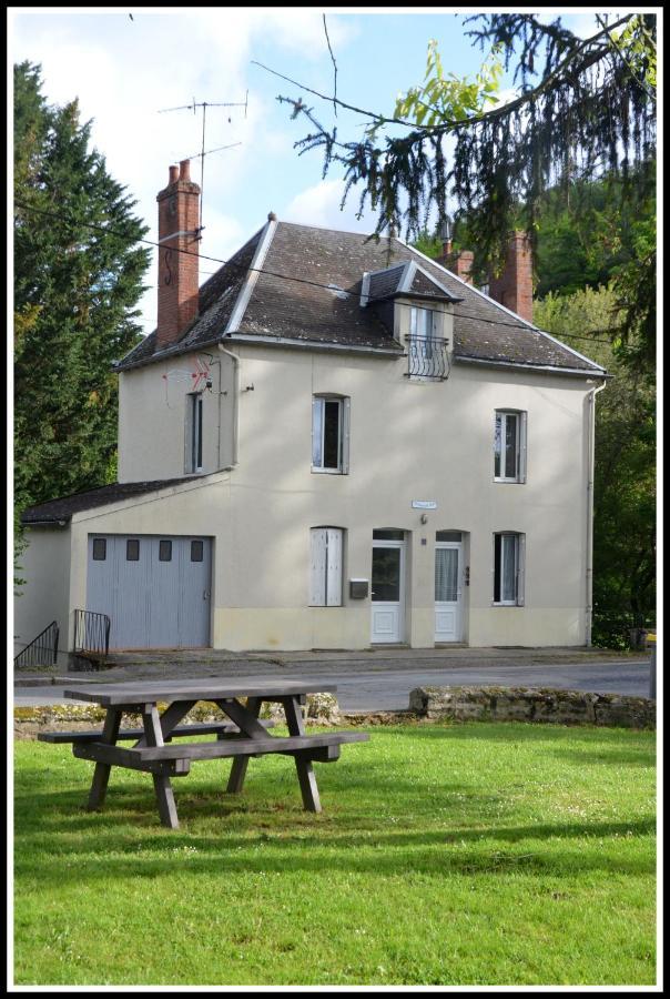 Au Bord De L'Eau Appartement 50 M2 Chambon-sur-Voueize Exterior photo